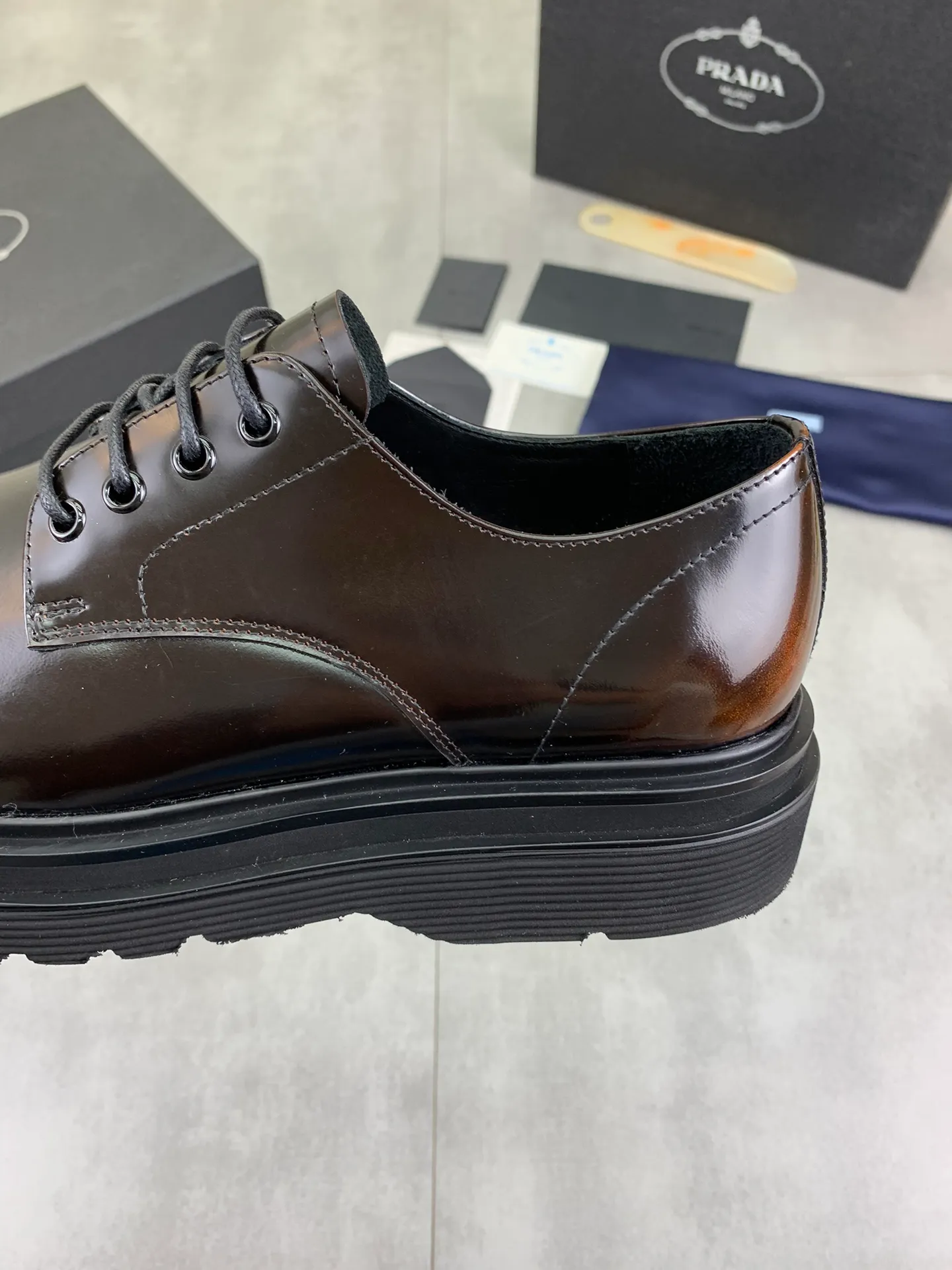 Factory price P880 💰Original quality, top version🔱 ＰＲＡＤＡ——Prada. Men's business casual leather shoes, top quality products. 1:1 shipment ⬆️Luxurious and noble👞All imported original color-rubbed open edge beads, just to create a more comfortable wearing body Tested, upper: original comfortable open-edge bead-rubbed calf leather ➕Top imported water-dyed full cow lining, original light and comfortable TPU foam combination bottom ✔️Code number: 39-44 (38.45 can be customized)